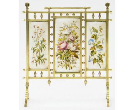 A LATE VICTORIAN BRASS FIRESCREEN WITH GLASS PANELS PRINTED WITH FLOWERS, 75 X 57CM
