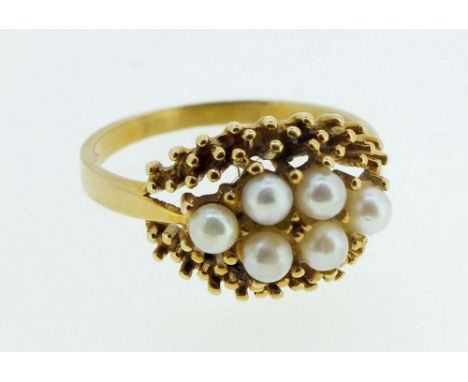 An 18 carat gold and pearl set ring, size M/N 