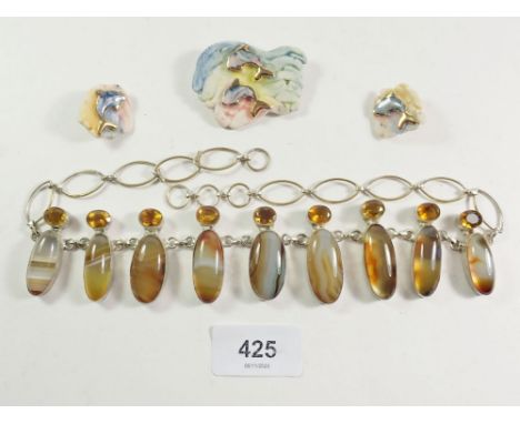 A 1960's agate and citrine coloured necklace with two dolphin ceramic brooches by Maralyn Reed-Wood. 