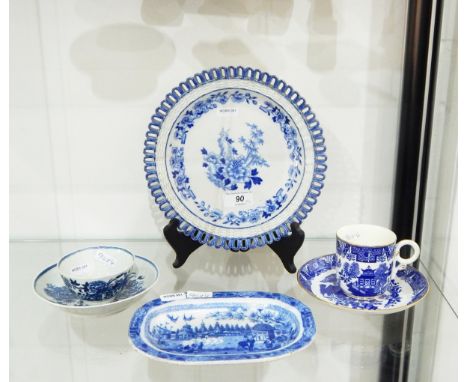 Blue and white 'Semi-China' plate with central floral spray in the chinoiserie style, with basketweave and pierced rim, a sma