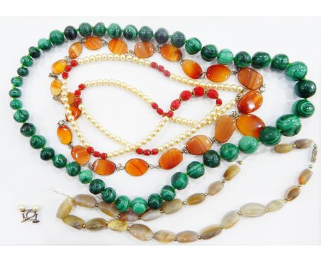 Long agate bead necklace, a polished cornelian necklace and bracelet set, a malachite bead necklace, various other hardstone 