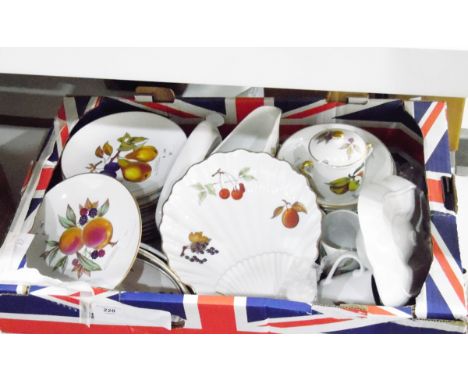 Large quantity of Royal Worcester 'Evesham' pattern part tea service, part dinner service and tableware (1 box) 