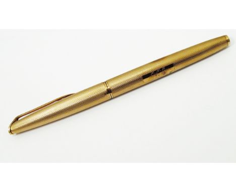 Fountain pen with 18K gold nib and in 9ct gold engine-turned case