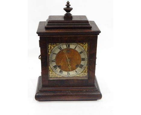 Regency-style mahogany bracket clock with urn finial, the dial with silvered chapter ring and Roman numerals, eight-day strik