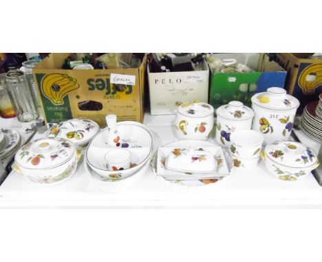 Large quantity of Royal Worcester 'Evesham' and 'Wild Harvest' oven to tableware including serving dishes, ramekins, teacups,