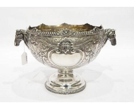 Edwardian two-handled punch bowl, maker's mark TW (possibly T Wilkinson & Sons), Birmingham 1907, of circular form with leaf 