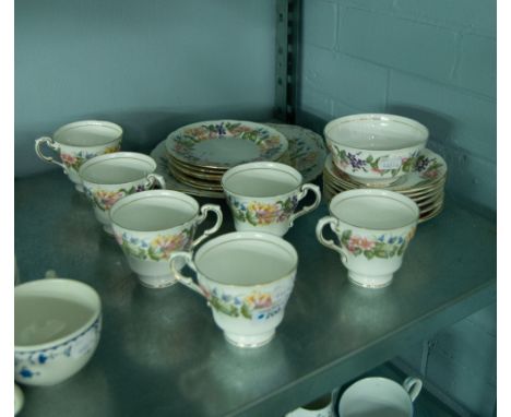 PARAGON CHINA 'COUNTRY PATTERN' TEA SERVICE FOR SIX PERSONS, 20 PIECES