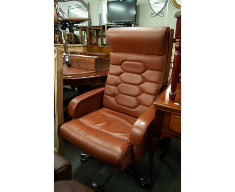 AN EXECUTIVE'S LIGHT TAN HIDE ALL-UPHOLSTERED REVOLVING ARMCHAIR, ON ALUMINIUM FIVE SPUR BASE 