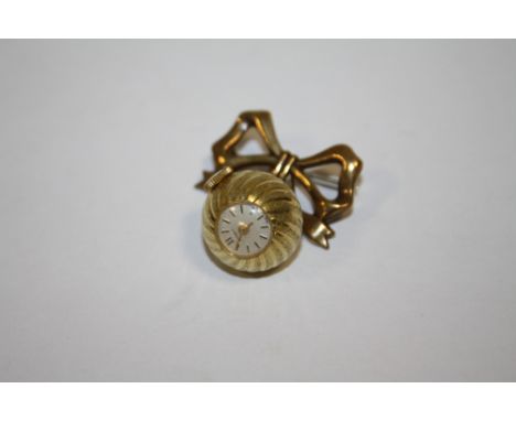 A VINTAGE ROTARY PENDANT WATCH 
