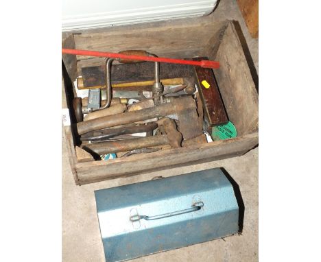 A SMALL CRATE OF VINTAGE TOOLS PLUS A METAL TOOLBOX
