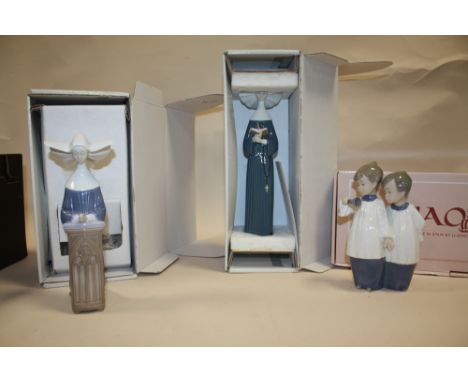 TWO BOXED LLADRO NUN FIGURES, TOGETHER WITH A BOXED NAO FIGURE OF CHOIR BOYS (ONE A/F) 