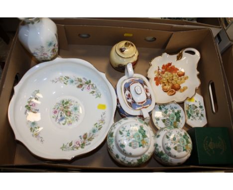 A TRAY OF ASSORTED CERAMICS TO INCLUDE AYNSLEY WILD TUDOR, ORCHARD GOLD POT, SPODE, ETC. 