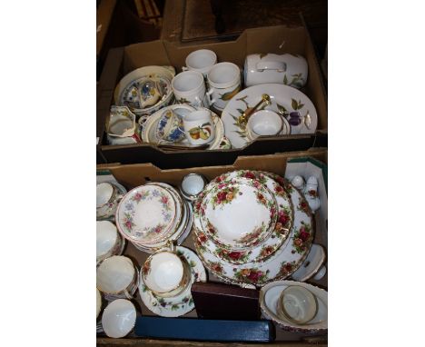 TWO TRAYS OF ASSORTED CHINA TO INCLUDE ROYAL ALBERT OLD COUNTRY ROSES, ROYAL WORCESTER EVESHAM, MASONS ETC. 