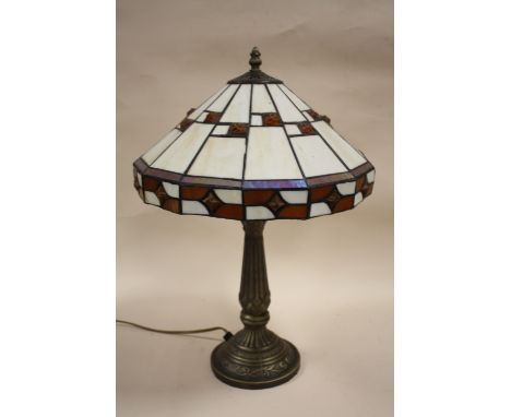 A TIFFANY STYLE TABLE LAMP