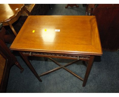 A SMALL MAHOGANY FOLD-OVER CARD TABLE WITH SINGLE DRAWER H-71 CM W-61 CM
