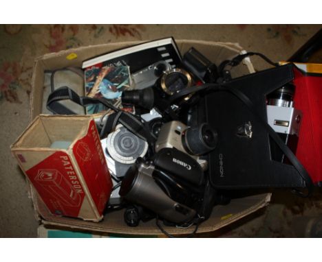 A BOX OF VINTAGE CAMERA AND ACCESSORIES TO INCLUDE MINOLTA AND CANON PLUS SLIDE PROJECTOR ETC