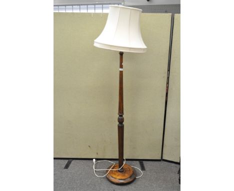 A turned oak standard lamp on a circular foot, 150cm high (exc fitting)