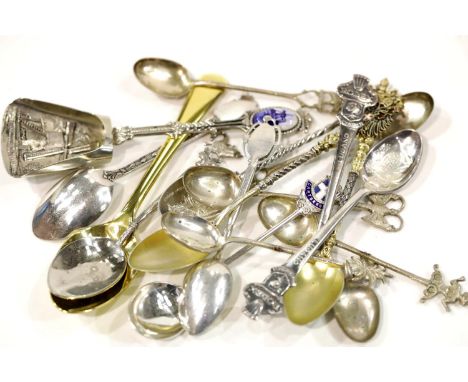 Selection of souvenir teaspoons including silver. P&amp;P Group 1 (£14+VAT for the first lot and £1+VAT for subsequent lots) 