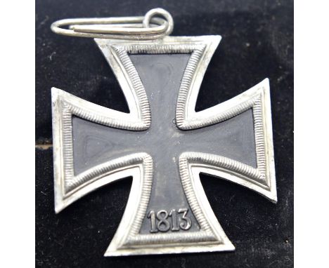 German WWII style Third Reich Knight's Cross of the Iron Cross, in fitted box of issue. P&amp;P Group 1 (£14+VAT for the firs