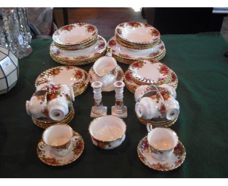 A mixed lot of Royal Albert Old Country Roses, 1st and 2nd quality, including dinner and dessert plates, soup bowls, teacups,