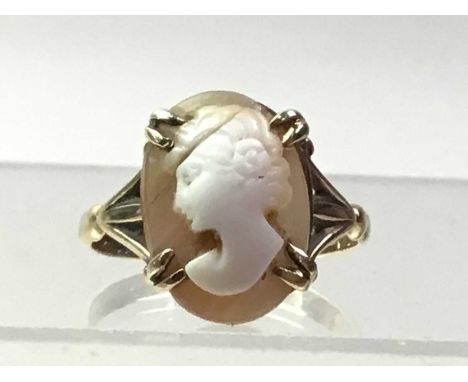 NINE CARAT GOLD BROOCH, AND A GOLD CAMEO RING  the cameo depicting a female in profile Qty: 7g