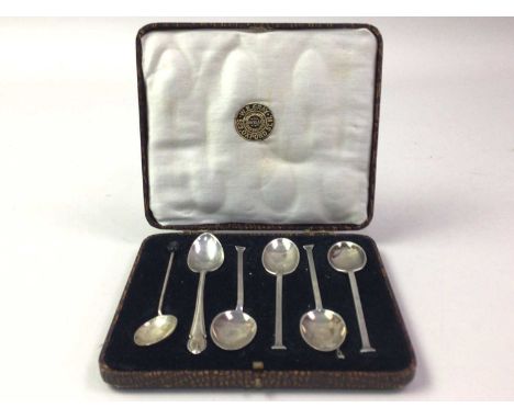 SET OF FOUR SILVER BEAN TOP COFFEE SPOONS, ALONG WITH FURTHER SILVER comprising set of four seal top coffee spoons and anothe