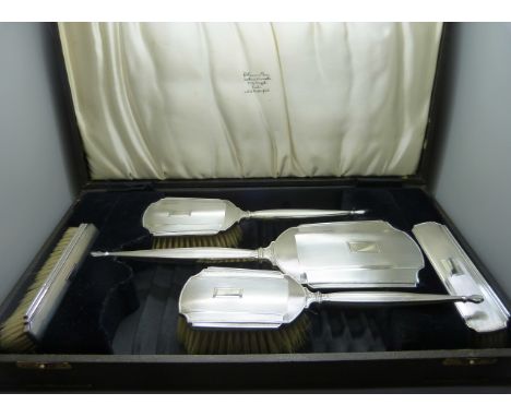 A silver Art Deco dressing table set, Birmingham 1935, no comb 