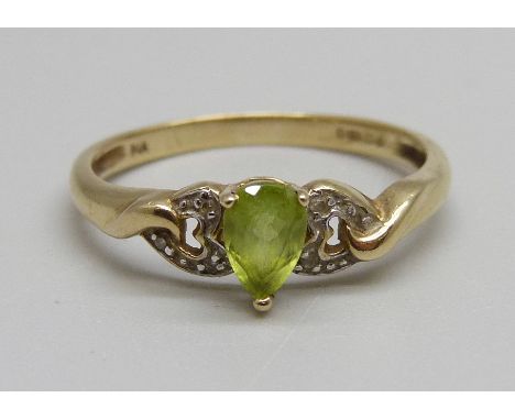 A 9ct gold, peridot and diamond ring, 1.8g, Q 