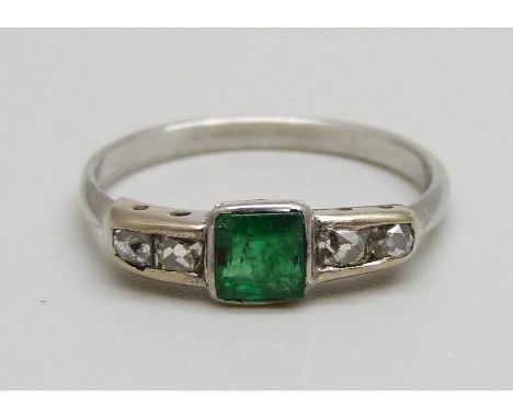 An Art Deco emerald and diamond ring, tests as platinum, 2.4g, N 