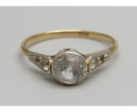 A 9ct gold and white stone ring, 1.6g, P 