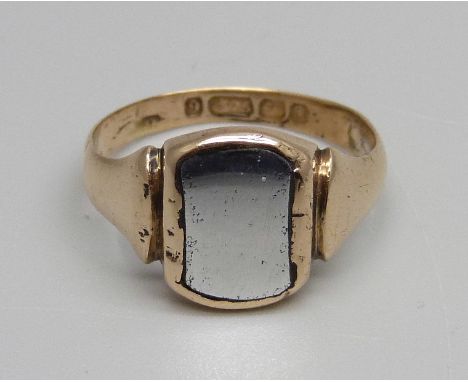 A Victorian 9ct gold signet ring, Birmingham 1880, 3g, P 