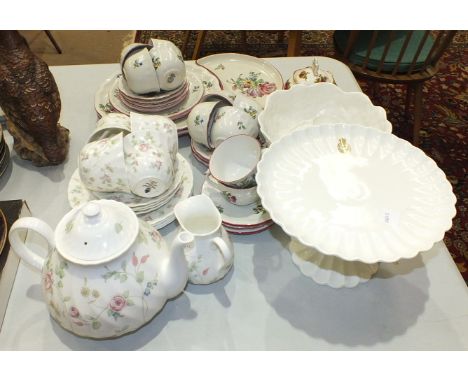 Fourteen pieces of Wedgwood 'Rosehip' teaware, a quantity of Royal Worcester 'Evesham' pattern ceramics, other teaware, dinne