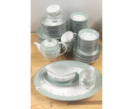 An extensive Japanese Sone porcelain tea and dinner service.