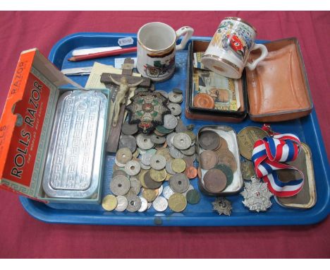Coinage - Wolrd and GB, The Border Regt Badges, Rolls Razor, pocket knives, crucifix, medal, mugs, etc:- One Tray