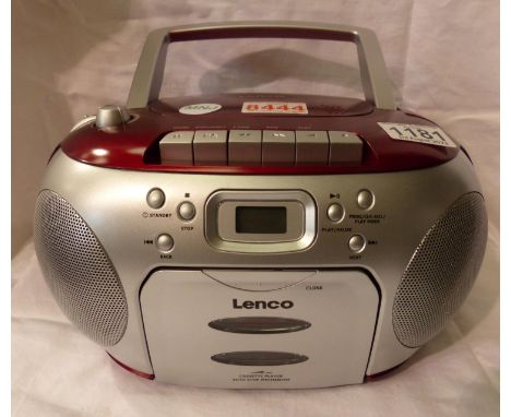 Red Lenco SCD 420RD, 3-in-1 FM/AM Radio, CD and Cassette player, working at time of lotting Not available for in-house P&amp;