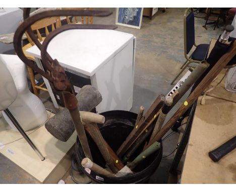 Quantity of mixed gardening tools including shovel, bin  not included. Not available for in-house P&amp;P, contact Paul O'Hea