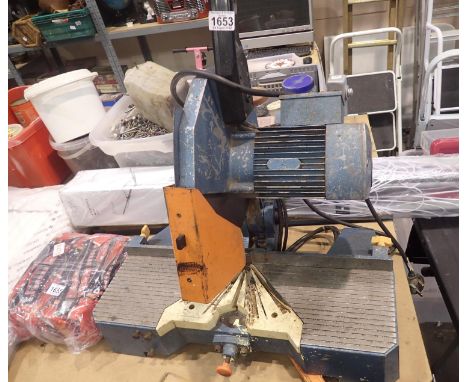 DeWalt electric mitre saw. All electrical items in this lot have been PAT tested for safety and have passed. This does not co