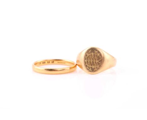 A set of gold signet ring and wedding band, consisting of an 18ct yellow gold signet ring, with a monogrammed head approximat