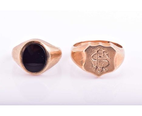 A pair of a 9ct gold signet ring and an onyx signet ring. The first consists of a shield head measuring approximately 13.4 x 