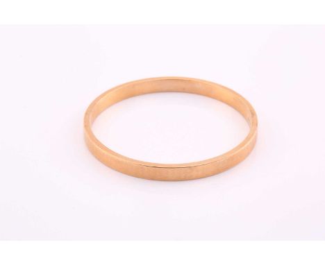 A 15ct hollow gold bangle, with engine turned decoration, the interior diameter 7.8cm,17.4 grams gross