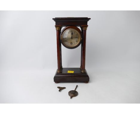 Portico column mantel clock, 26 cm high, with pendulum and key