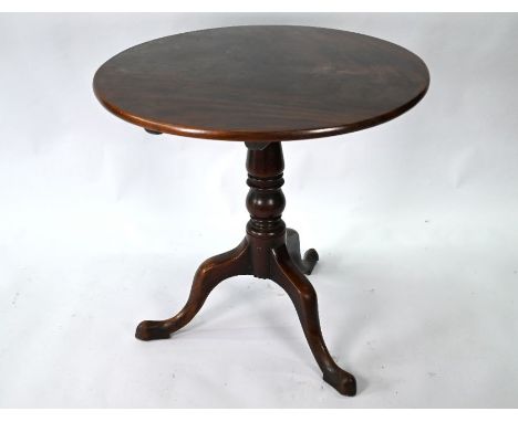 A Georgian mahogany circular tilt-top tripod table, 76 cm dia. x 71 cm h