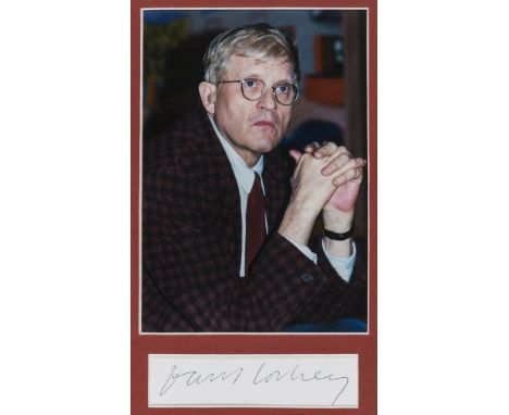 NO RESERVE Hockney (David ) Cut signature of the author, mounted below colour portrait photograph of the artist, together 260