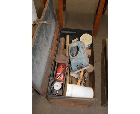 METAL TOOLBOX AND CONTENTS