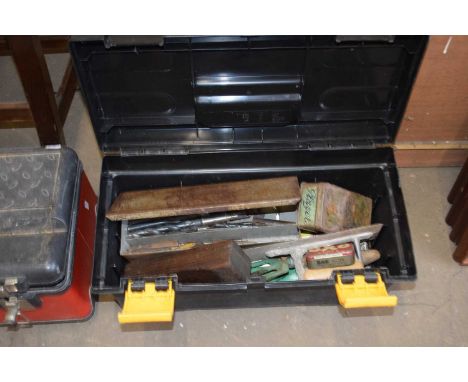 BLACK PLASTIC TOOLBOX AND CONTENTS PLUS RANGE OF DRILL BITS