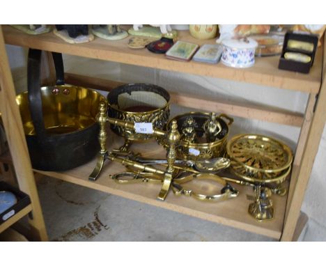 MIXED BRASS WARES TO INCLUDE JAM PAN, FIRE TOOLS, ORNAMENTS ETC