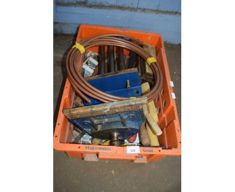 BOX OF VARIOUS TOOLS TO INCLUDE LARGE VICE PLUS VARIOUS OTHERS, AND A ROLL OF THIN COPPER PIPE