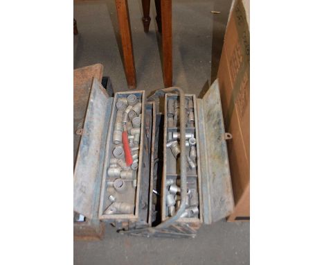 METAL CANTILEVER TOOLBOX CONTAINING SOCKETS AND OTHER TOOLS