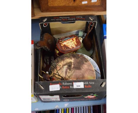 BOX OF MIXED ITEMS TO INCLUDE COLLECTORS PLATES, ORNAMENTS, ENAMELLED CHAMBER STICK ETC