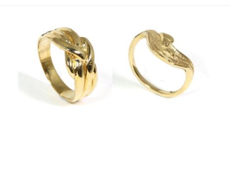 A 9 carat gold leaf motif ring, the curved band with bright polished leaves to a brushed polished ground, finger size O1/2 an